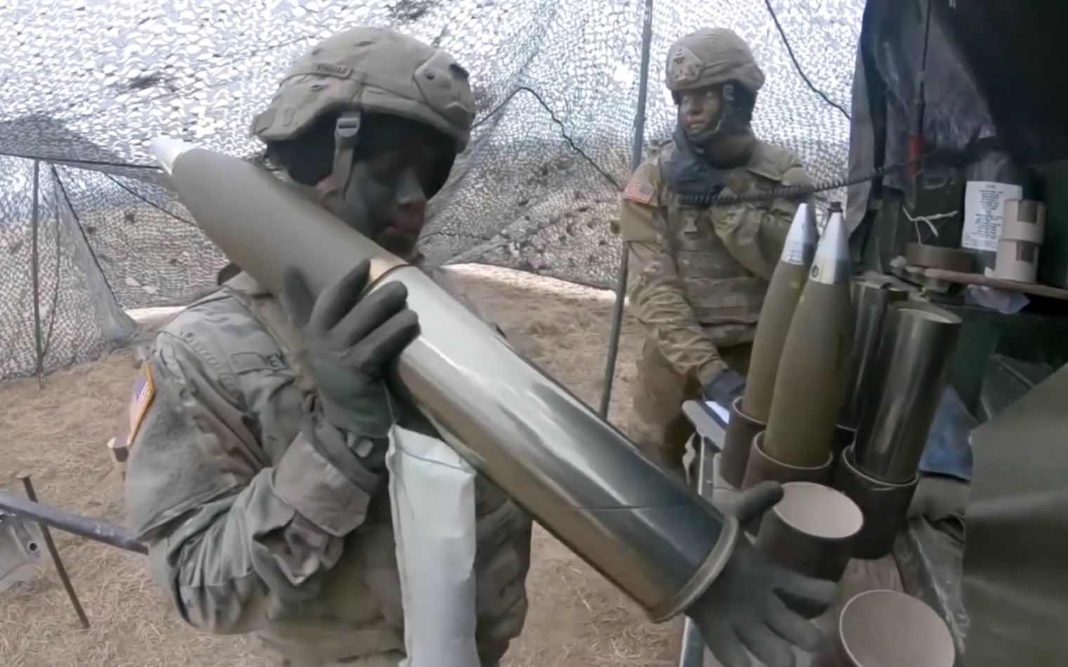 M119式榴弹炮发射分装设计的105毫米炮弹